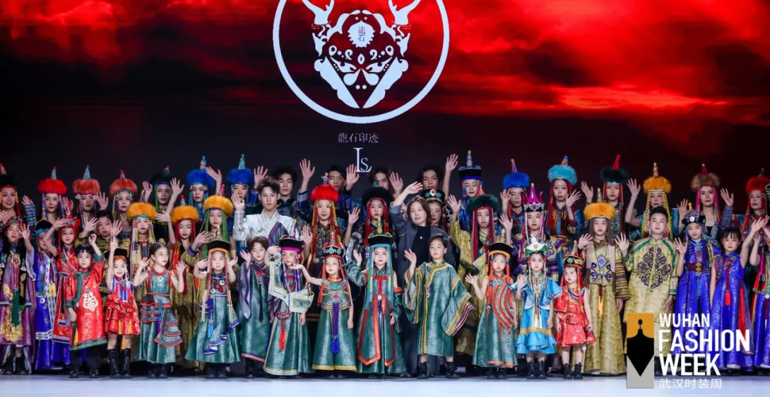 秀场直击 | 龍石印迹&LS：苍狼白鹿，时尚之舞