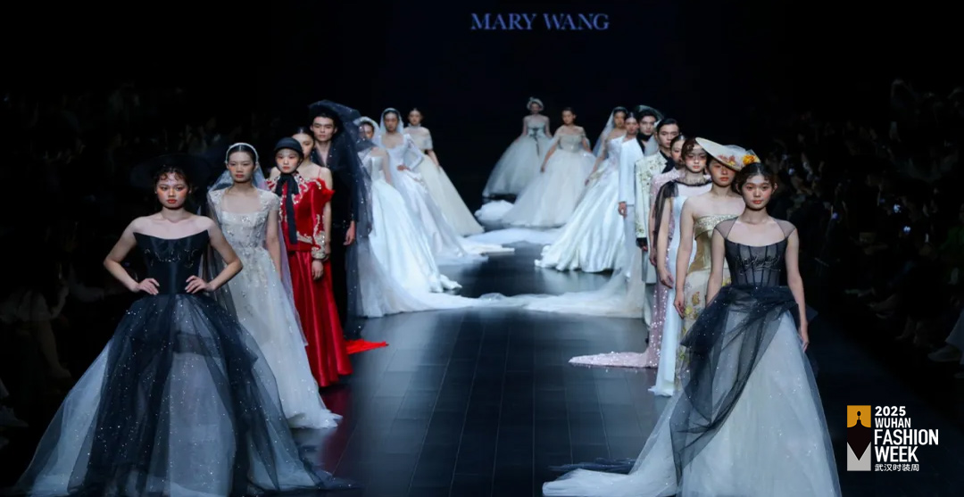 秀场直击 | MARYWANG“唐顿邂逅”武汉首秀：一场东西方美学的双向奔赴