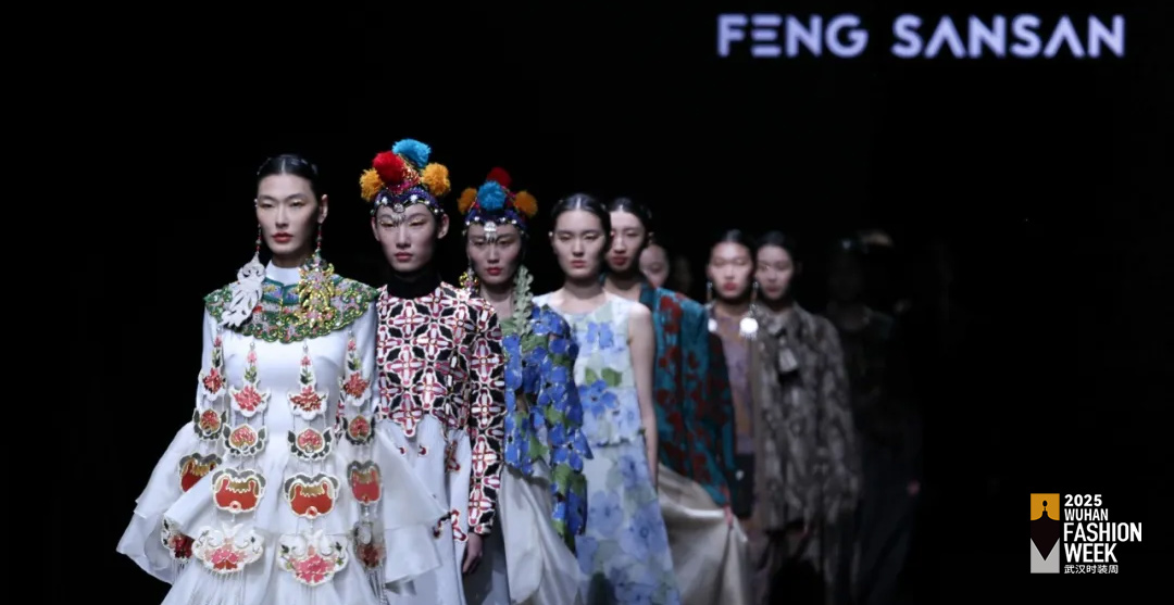 秀场直击 | FENG SANSAN·冯三三：以布为纸，以技为墨，在楚地织就非遗新章